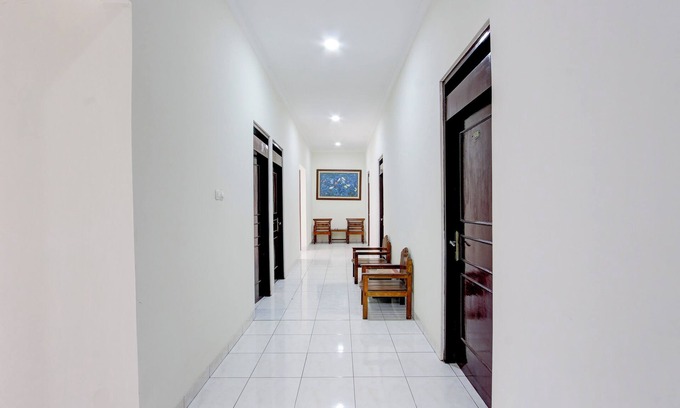 Hargomulyo Hotel | OYO 94019 Hotel Syariah Griya Wisata