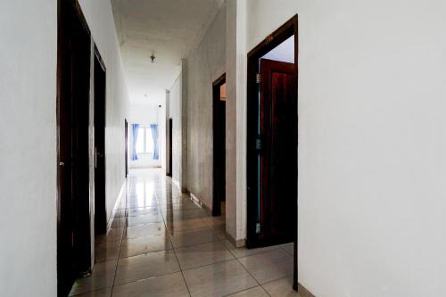 Blitar Hotel | OYO 94818 Sabina House Syariah
