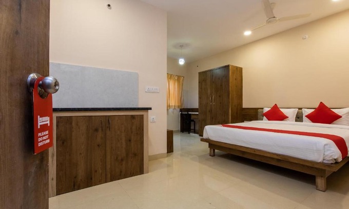 Phase 1 Hotel | OYO Flagship 77041 Cloud9 Apartment