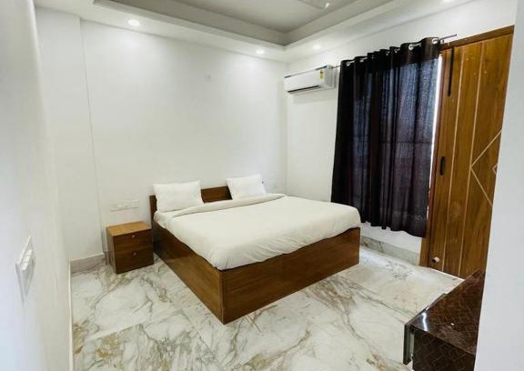 Kalkaji Hotel | OYO Flagship Hotel Pleasent Joy
