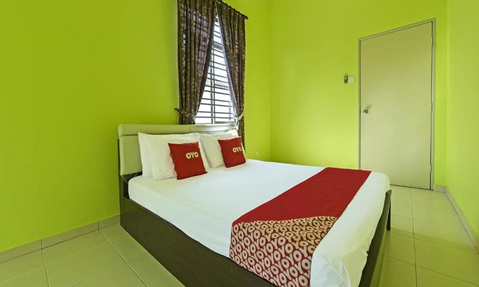 Kempas Hotel | OYO Home 90532 Casa Azlinda Muslim Homestay Ii