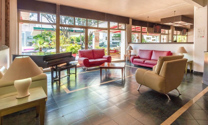 Americana Hotel | OYO Hotel Del Parque