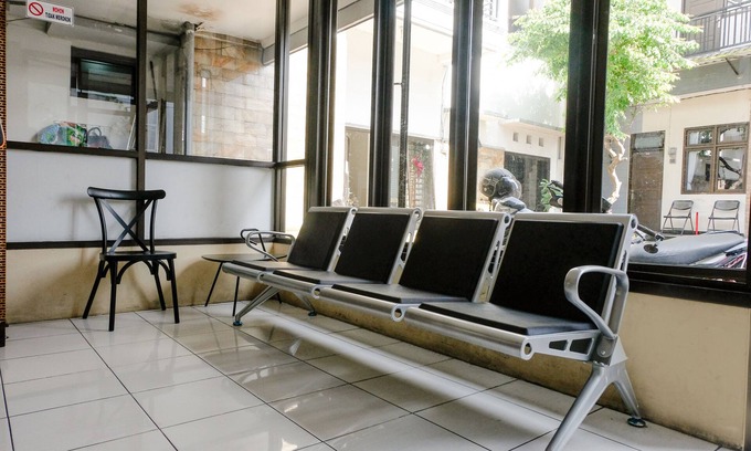 Dinoyo Hotel | OYO Life 2744 Guest House Qudsi