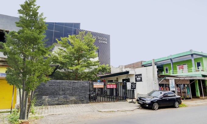 Semarang Hotel | OYO Life 90388 De'leota