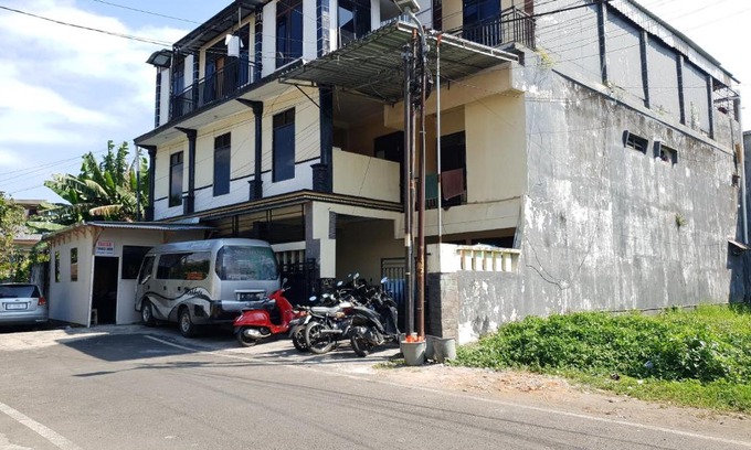 Dinoyo Hotel | OYO Life 92622 Jatiluhur Kost Syariah