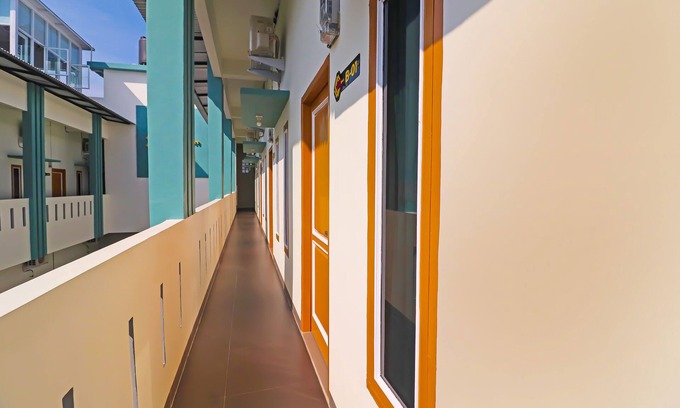 Jambi Hotel | OYO Life 92691 Mc Kost Syariah