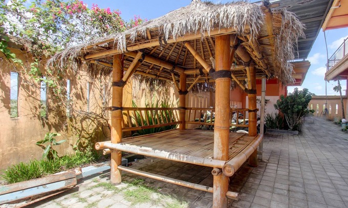 Praya Hotel | OYO Life 92847 Penginapan Muslim Walker