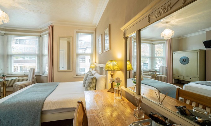 Summertown Cama Y Desayuno | OYO Lina Guest House