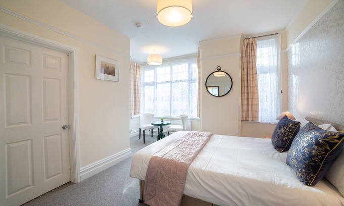 Summertown Casa | OYO Lonsdale Guest House