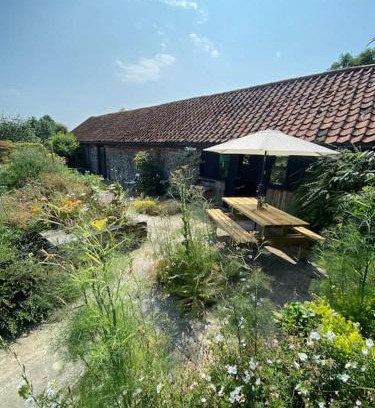 Roughton Casa | Oyster Barn sleeps six, North Norfolk