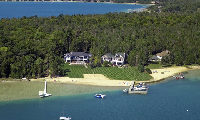 Charlevoix Casa | Escapada de Oyster Bay Beach House
