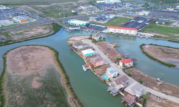 Port Isabel Condominio | Oyster Cove 2 Bedroom Condo by RedAwning