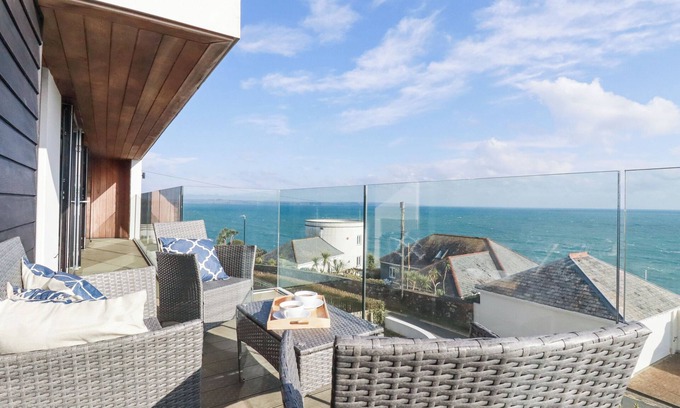 Saint Goran Cabaña | OYSTERCATCHER, pet friendly, luxury holiday cottage in Mevagissey