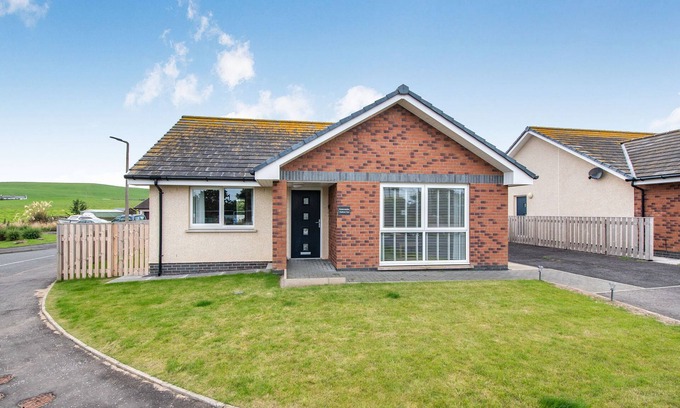 Drummore Cabaña | OYSTERCATCHER, pet friendly, country holiday cottage in Drummore