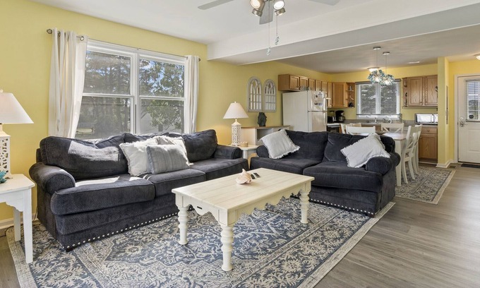 Chincoteague Cabaña | Oystercatcher - Pet Friendly and Great Views!