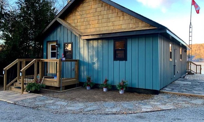 Hastings Highlands Cabaña | Oz Landing - Affordable Pet-Friendly Cottage w/ Great Swimming