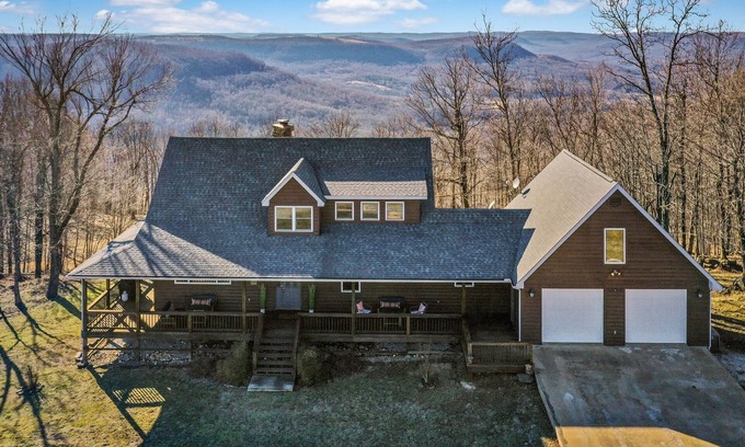 Jasper Cabina | Ozark Retreat with Mountain Views, Fire Pit, & Deck