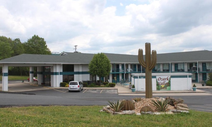 Branson Theater District Hotel | Ozark Valley Inn