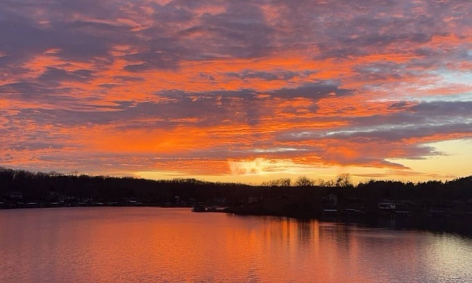 Rocky Mount Casa | Ozarks Lake House, Private Dock w/ Boat and Jetski lifts!