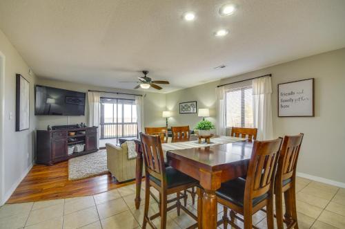Lake Ozark Apartamento | Ozarks Vacation Rental Condo with Lake View!