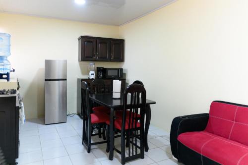 Flores Apartamento | p Apartamentos Petenchel, por Aeropuerto Flores Peten 1