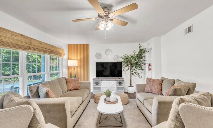 Garden City Casa | Near River St & Forsyth | Screened Porch, Big Yard