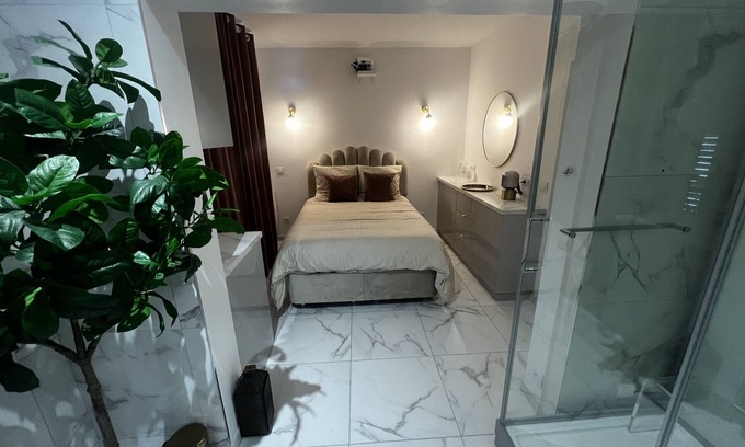 Les Pavillons-sous-Bois Apartamento | P23 Suite 5 Etoiles - Hammam d'exception, relaxation et détente absolu