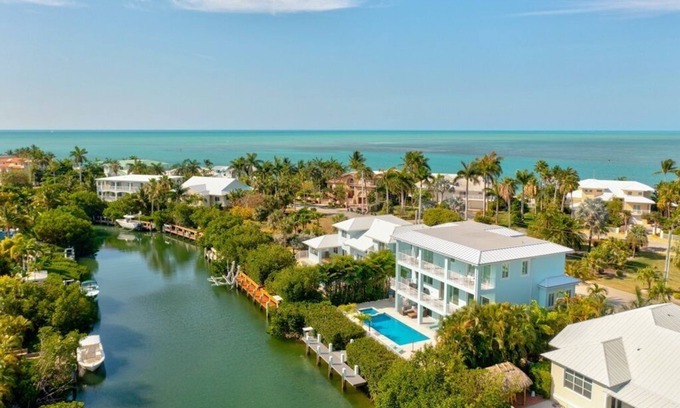Coury Casa | P70 - Stunning 5 bed, 5 bath home with dockage and oversized private pool in...