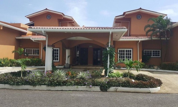Mechi Casa | San Marino frente a la playa - Casa 37 - República de Panamá - Guanche - Colón - Portobelo