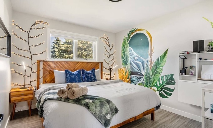 Northeast Edmonton Casa | Pac-Man fun, pet-friendly comfort, and cozy vibes near Downtown Edmonton