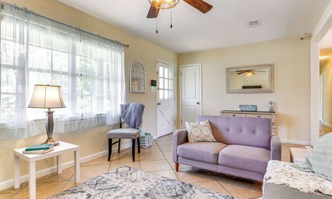 Florida Panhandle Casa | Pace Family Home: 1 Mi to Beach & Park!