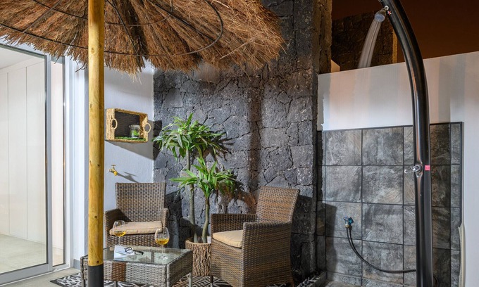 Playa Blanca Chalet De Esquí | Pachamama House - Near the beach, Air-Con, Fast Wifi and SAT tv