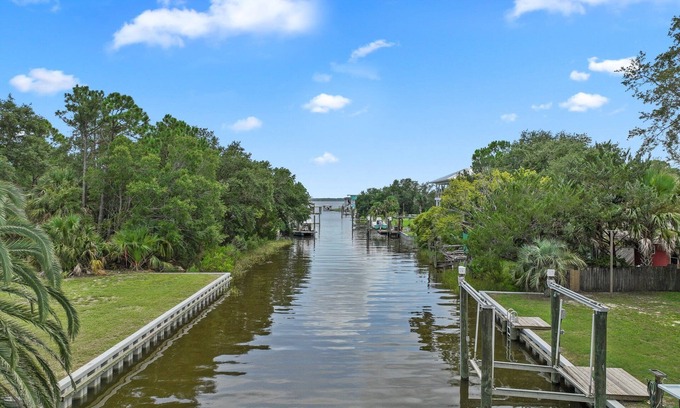 Panacea Casa | Pachs Crab Shack - Charming Waterfront 3 bed 1.5 bath House with a Dock