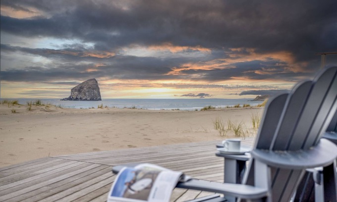 Kiwanda Shores Casa | Pacific City Sand Dollar - Beachfront-Deck-BBQ-Great Views