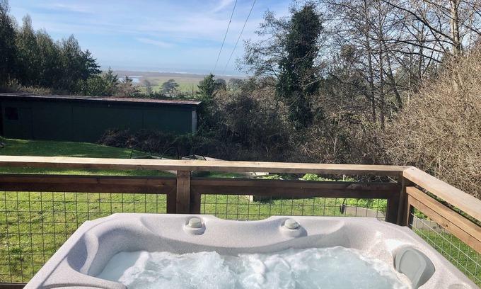 McKinleyville Casa | 🌊 Pacific Edge- Eclectic home with stellar ocean and pasture views, Deck, BBQ and Hot tub 🏡