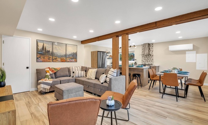 Tukwila Casa | Pacific Northwest Retreat Duplex 3min from Seattle by RedAwning