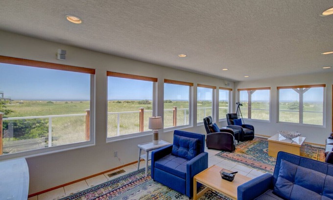 Long Beach Casa | Pacific Paradise -Ocean & beachfront/Dog friendly