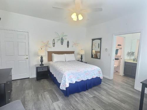 Oceano Casa | Pacific Plaza #303 - The Shark Shack Studio - StudioD-Q