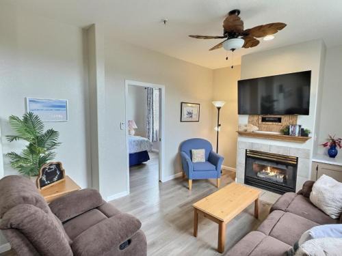 Oceano Casa | Pacific Plaza #408 - Shipwrecked - 1BdrmUp-K-QSofa