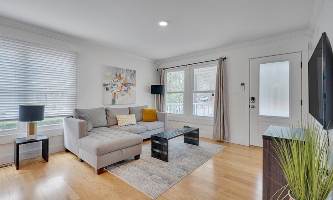 Southeast Raleigh Casa | Pack and Play - King Bed - Remote Workplace