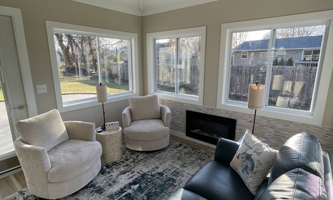 Forest Junction Casa | Packer Games, EAA, 2025 NFL Draft, Performing Arts - Cozy Complete Stay with Us!