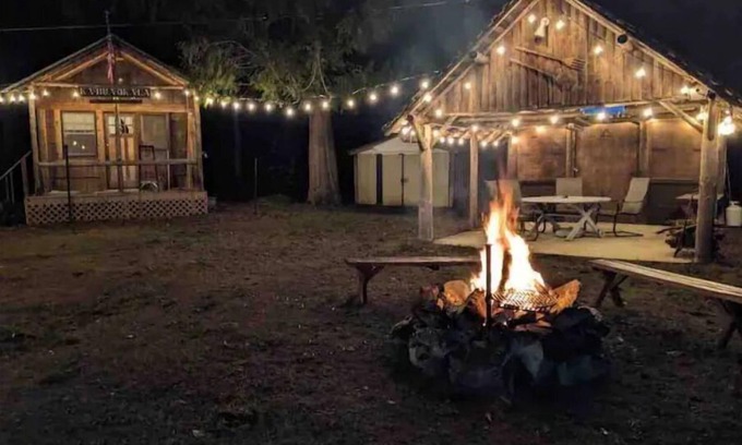 Packwood Casa | Packwood cabin with hottub, close to White Pass, pet friendly