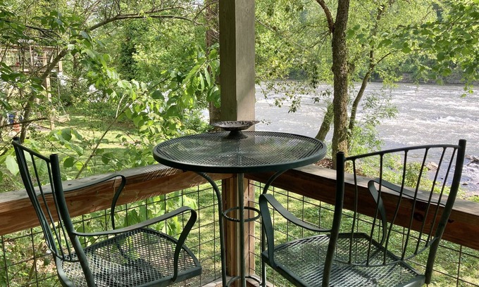 Alexander Cabaña | Paddlers Paradise Cottage-Glamping on the River!
