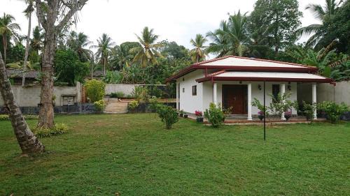 Induruwa Villa | Paddy view villa near Bentota