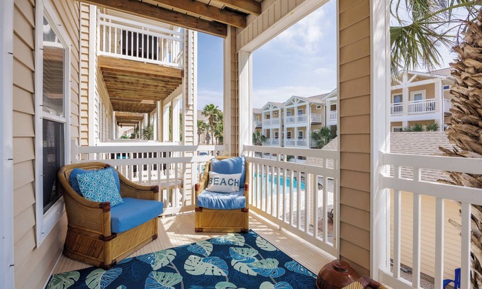 Corpus Christi Casa | Padre Island Retreat – 3 BDR in Resort Oasis! Optional Golf Cart