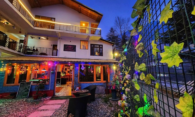 New Manali Hotel | Page 3 - Riverside Rooms & Bar