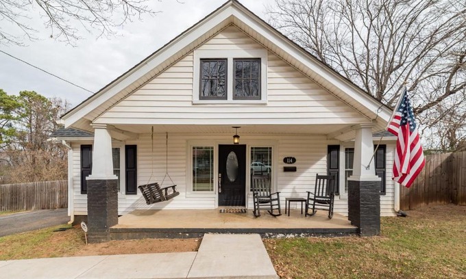 Lynchburg Casa | Page's Farmhouse- Walking distance to Downtown