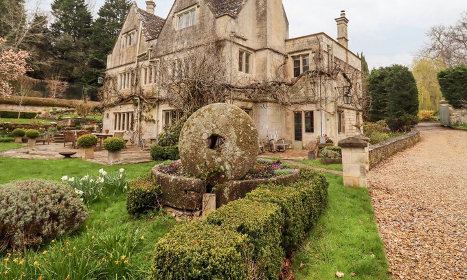Painswick Cabaña | PAINSWICK MILL, pet friendly, character holiday cottage in Painswick