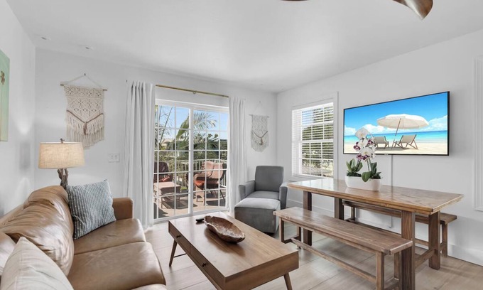 Long Key Hotel | Pair of 3BR Townhouse w/ Full Kitchen, Balconies, Pool & Resort Amenities!