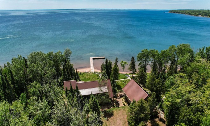 La Pointe Casa | Pair of homes along beautiful shores of Lake Superior! Pristine beach and views.